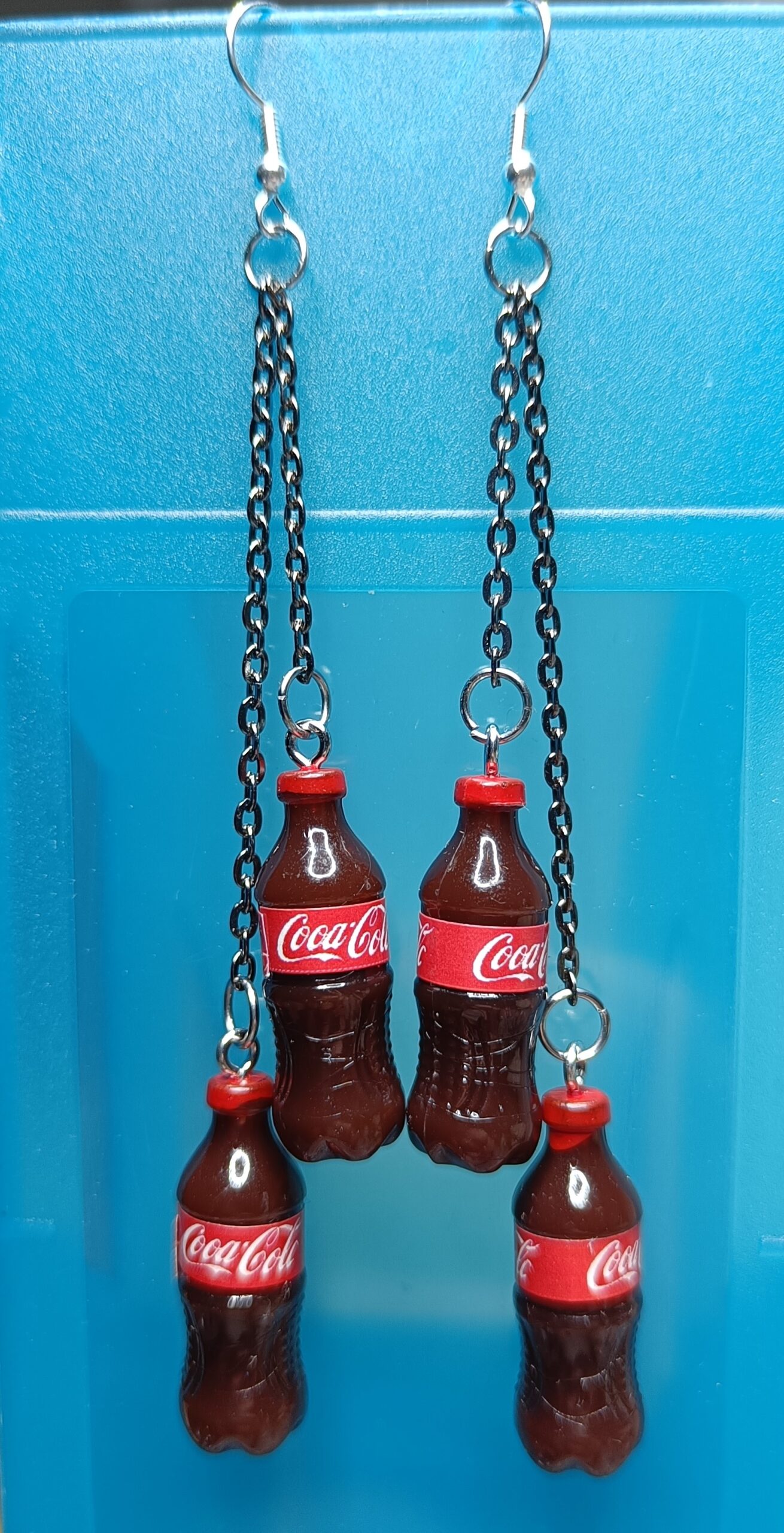 Roikkuvat pullokorvakorut