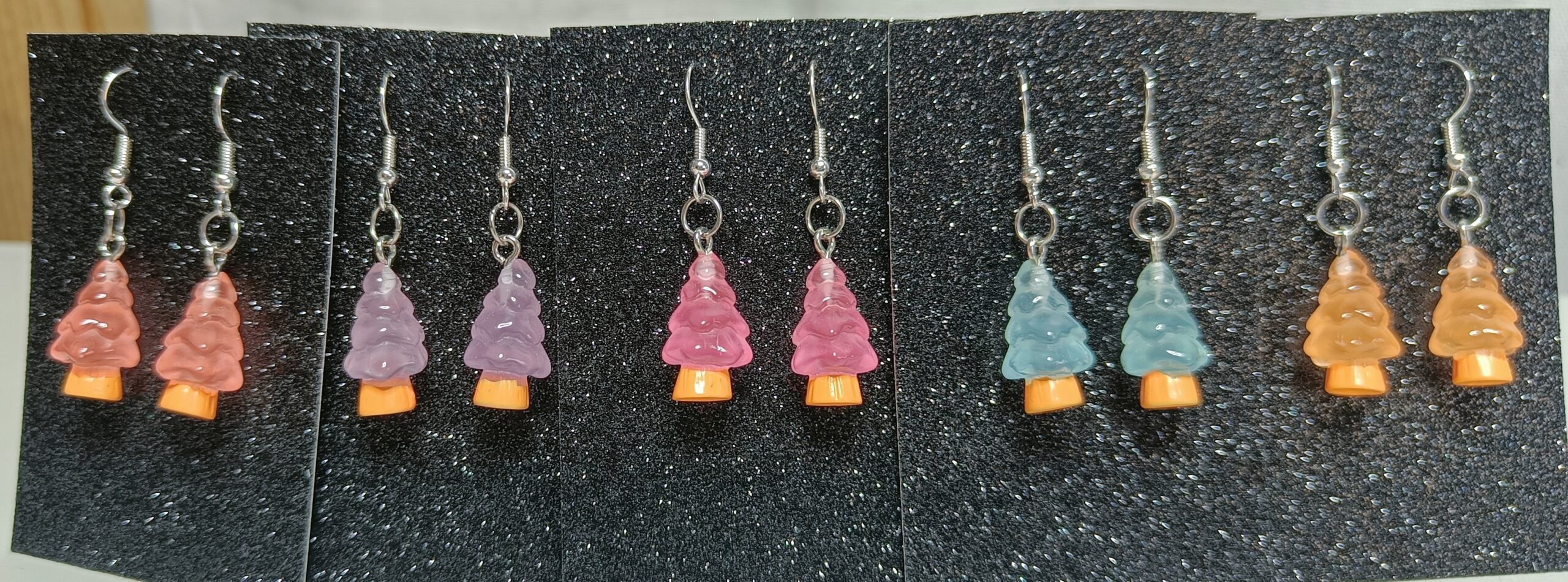 Heijastavat kuusi-korvakorut