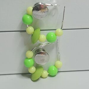 Rengaskorvikset helmillä